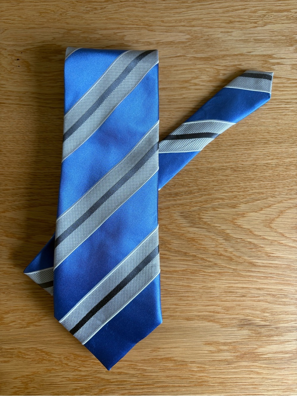 Donald J Trump Signature Blue Gray Striped 100% Silk Men's Necktie 3.75" Wide